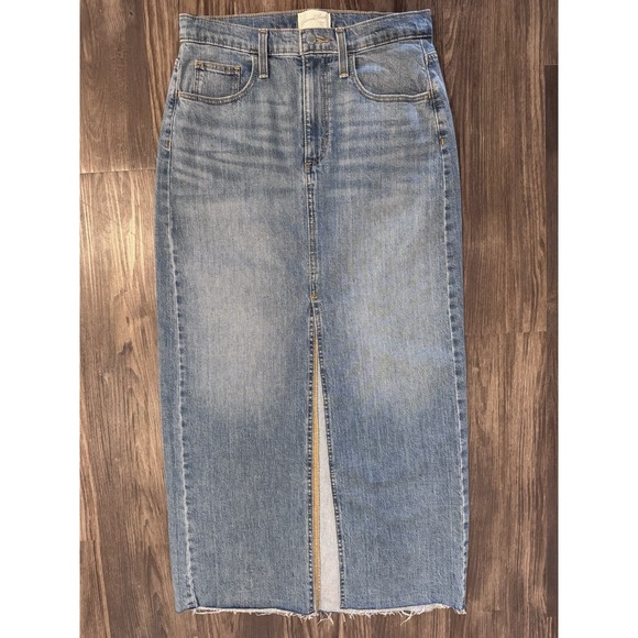 Universal Thread Dresses & Skirts - Universal Thread Women's Denim Midi‎ Skirt 6 Blue High Rise Front Slit Raw Hem